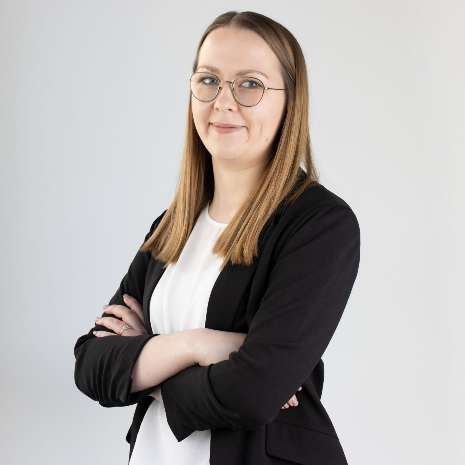 Hanna-Porträt-scaled-e1653471991353